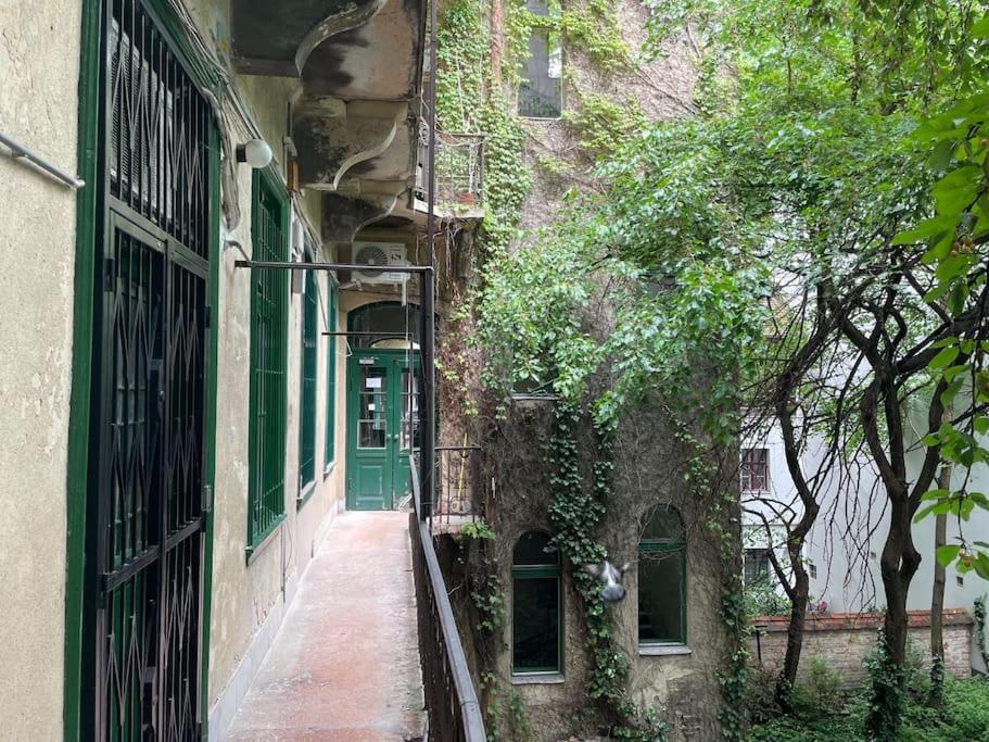 Your Worry Free Close To Parliament Appartement